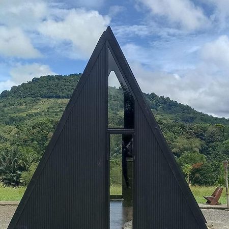 Wawowow Hotel Tomohon Exterior photo