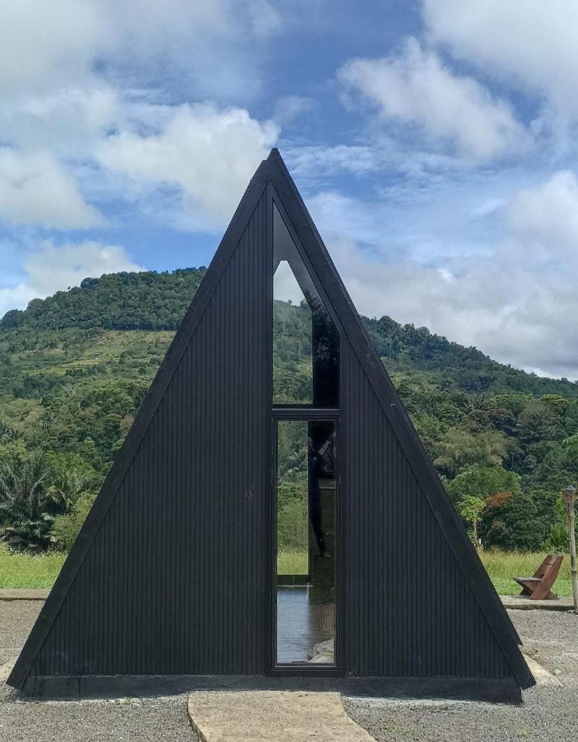 Wawowow Hotel Tomohon Exterior photo
