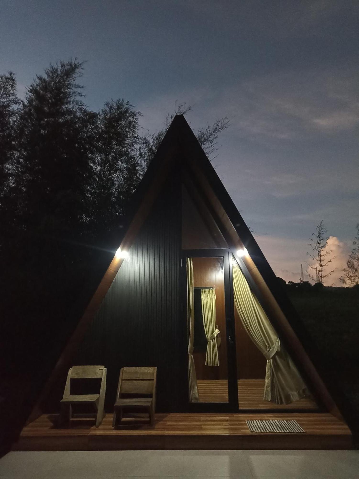 Wawowow Hotel Tomohon Exterior photo