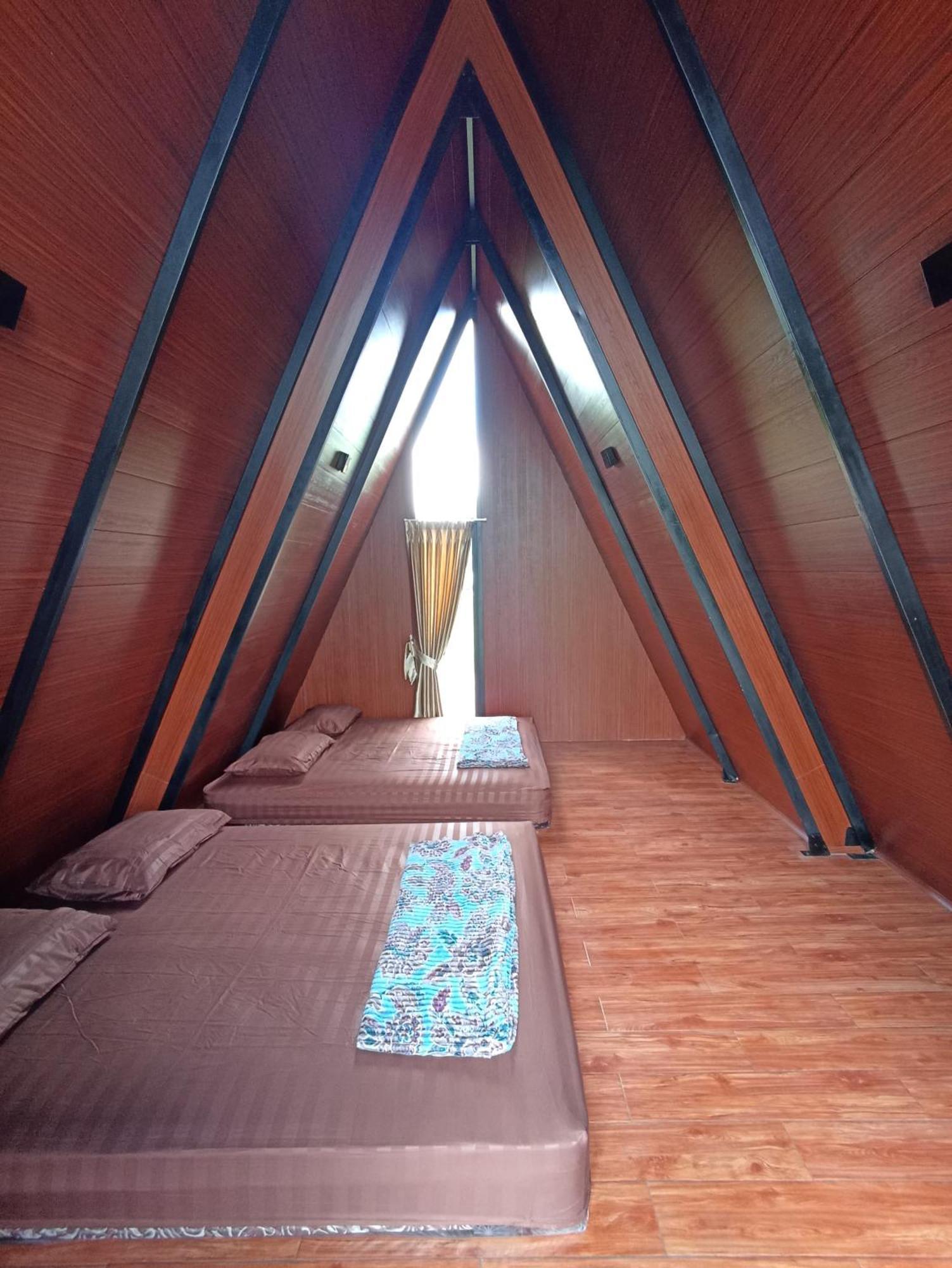 Wawowow Hotel Tomohon Exterior photo